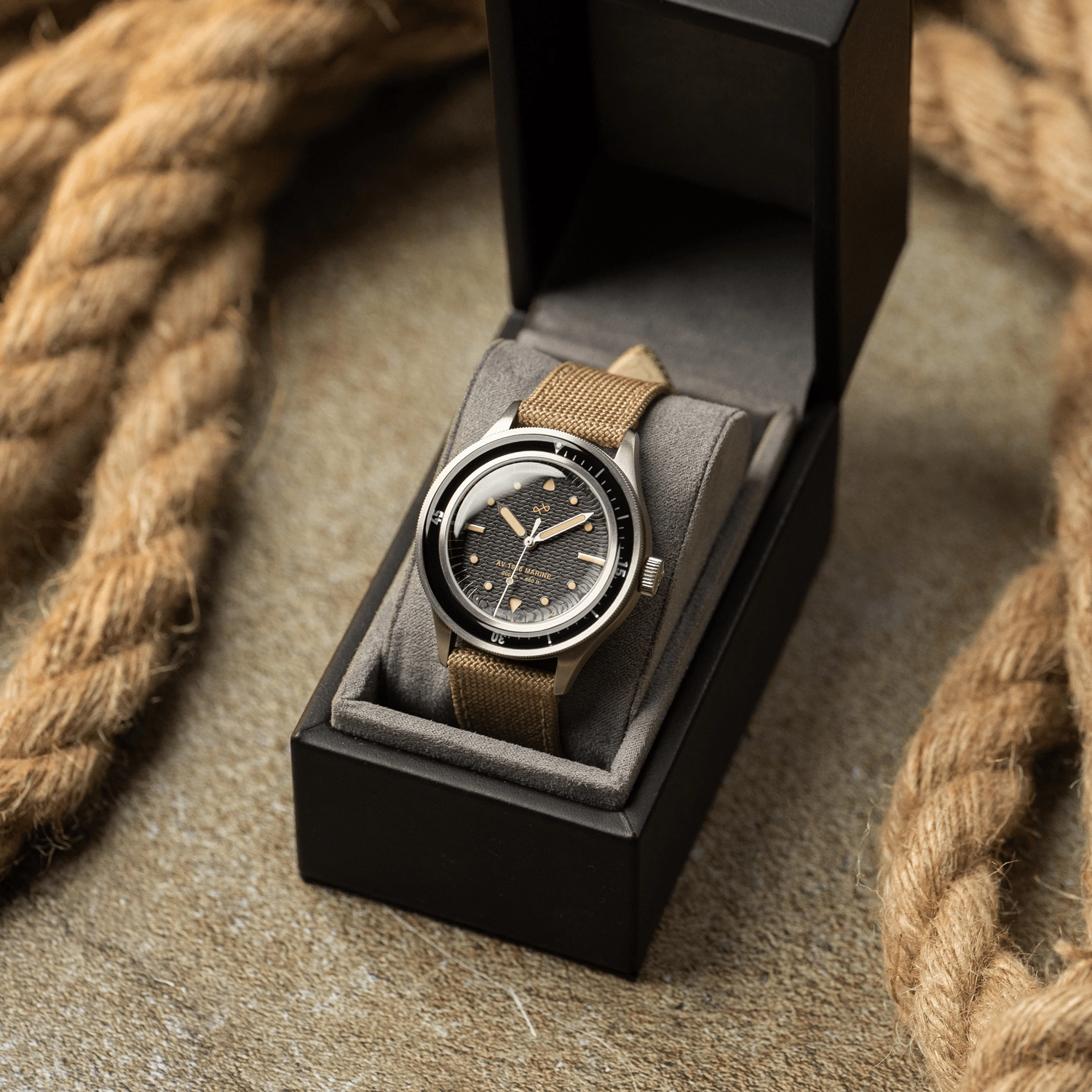 1956 Marine. Steel / Black