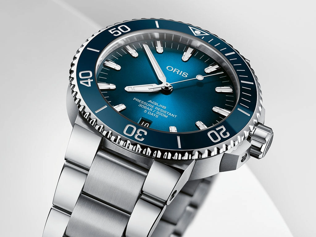Aquis Date Calibre 400 - Bracelet - 43.5mm - Ref. 01 400 7763 4135-07 8 24 09PEB