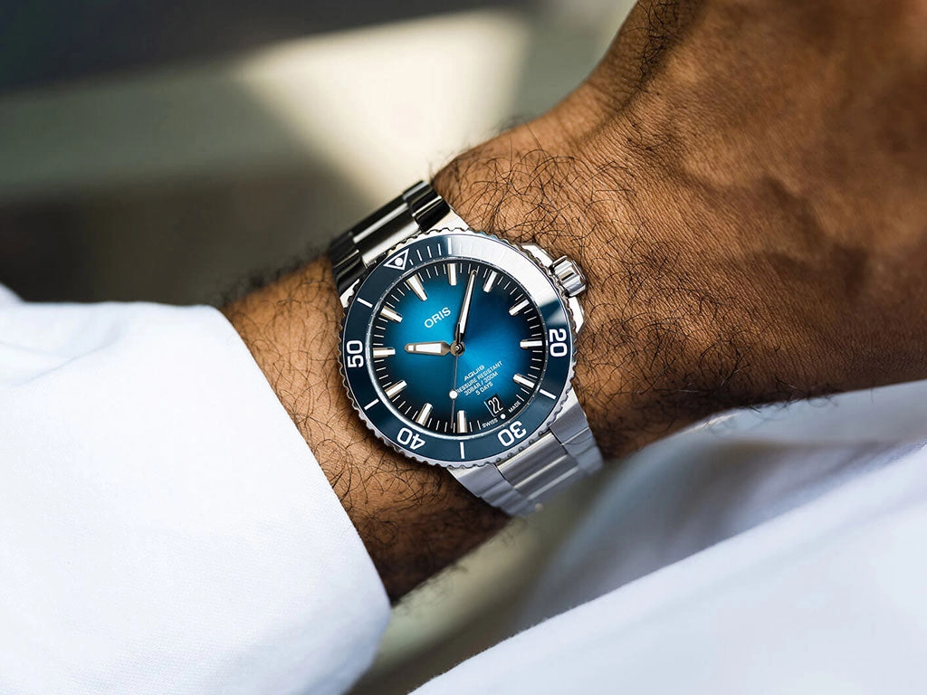 Aquis Date Calibre 400 - Bracelet - 43.5mm - Ref. 01 400 7763 4135-07 8 24 09PEB